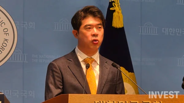김민국 VIP자산운용 대표가 30일 국회 소통관에서 열린 '주가누르기 방지법' 통과 촉구 기자회견에서 발언하고 있다. (사진 = 황환열 기자)