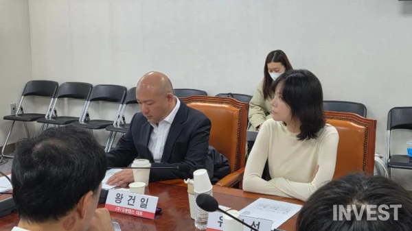 From left, Wang Geon-il, CEO of Kobot Labs, and Yoo Hye-seong, virtual asset trader (Photo = Hwang Hwan-yeol)